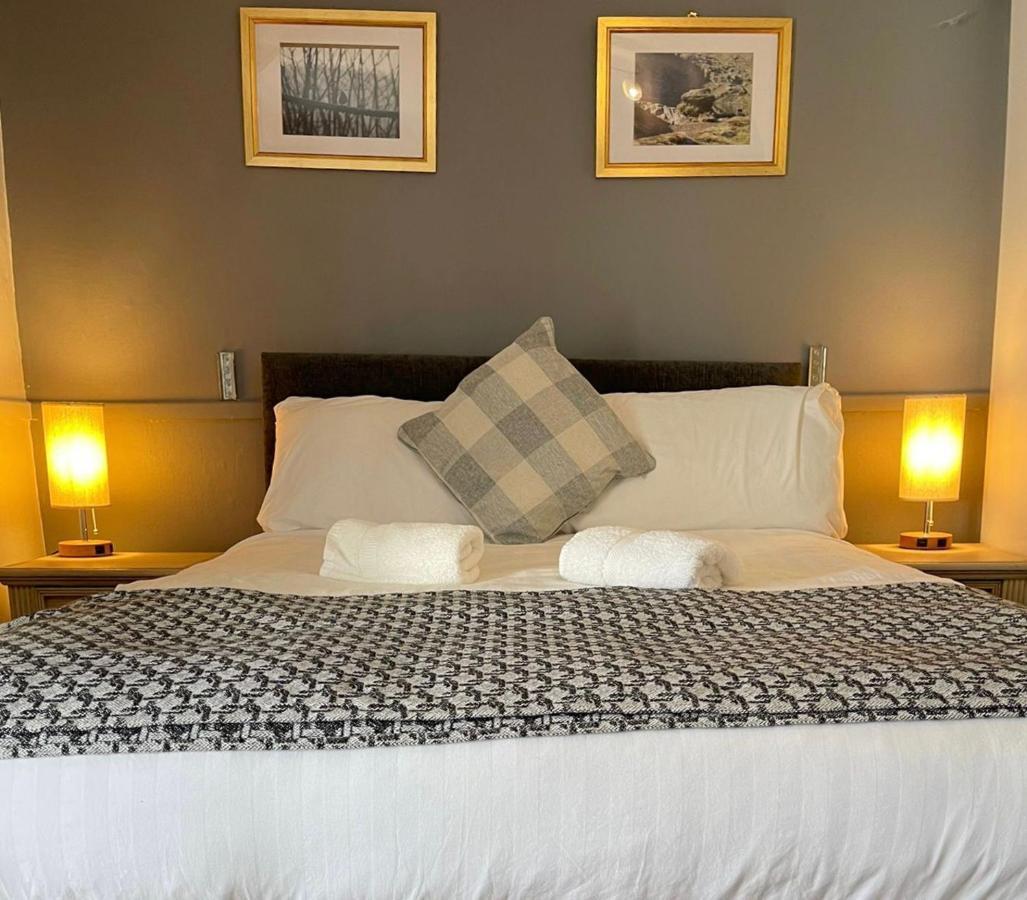 Cross Keys Inn Тибей Номер фото