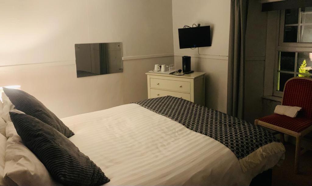 Cross Keys Inn Тибей Номер фото